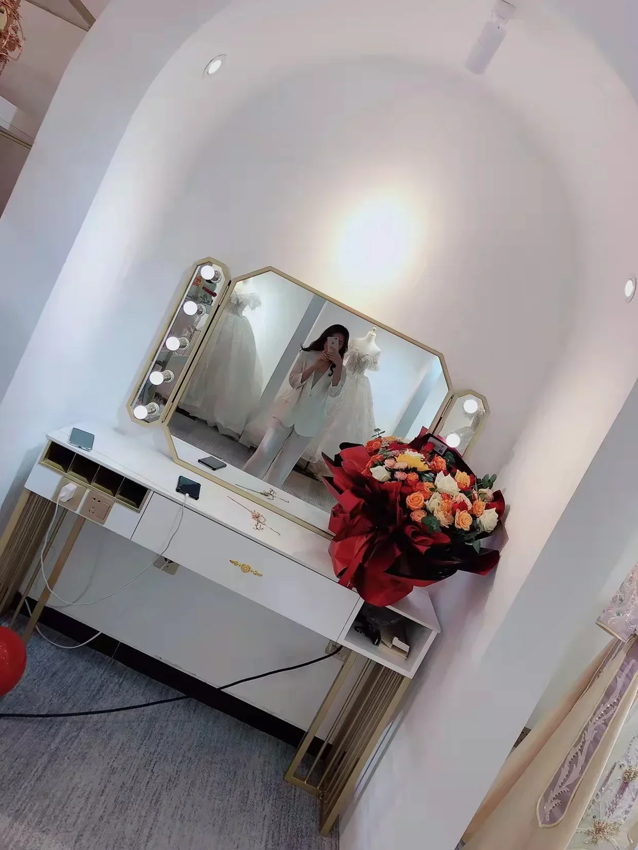 สตูดิโอถ่ายภาพ โต๊ะเครื่องแป้ง - Beauty And Makeup Studio บทวิจารณ์และราคา