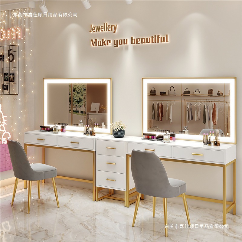 สตูดิโอช่างแต่งหน้าเพ้นท์เล็บม - Beauty And Makeup Studio บทวิจารณ์และราคา